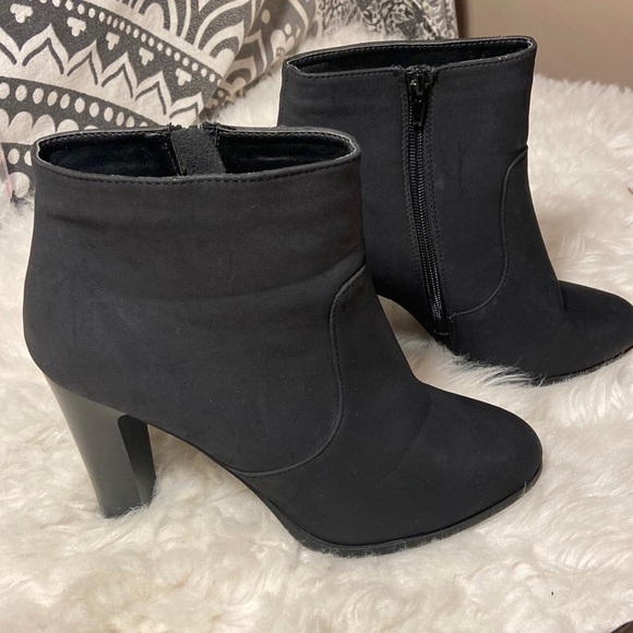 D Heart black, zipper ankle boots Block Heel Size 9 - Picture 2 of 11